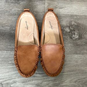 Universal thread moccasins